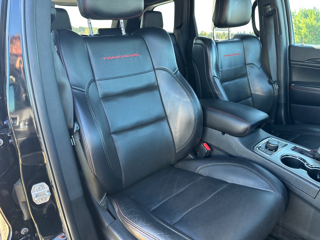 Photo 10 of this JEEP GRAND CHEROKEE