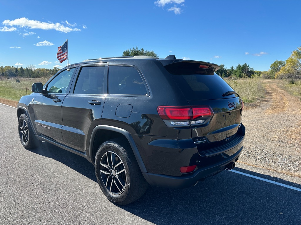 Photo 3 of this JEEP GRAND CHEROKEE