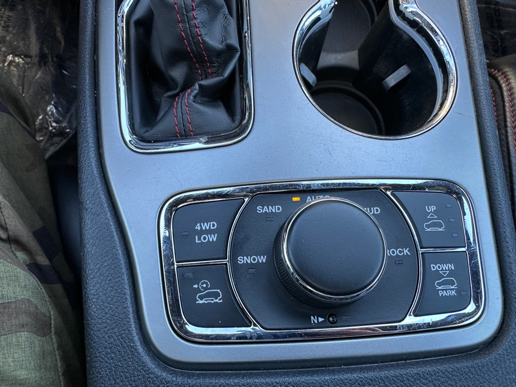 Photo 20 of this JEEP GRAND CHEROKEE