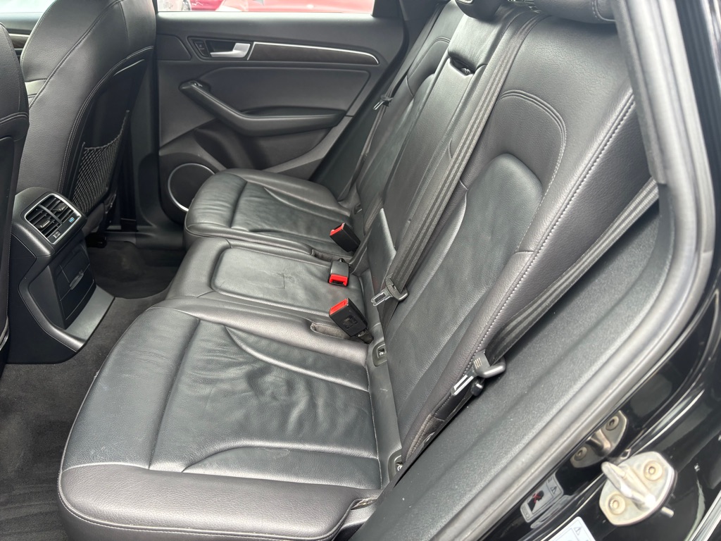 Photo 10 of this AUDI Q5