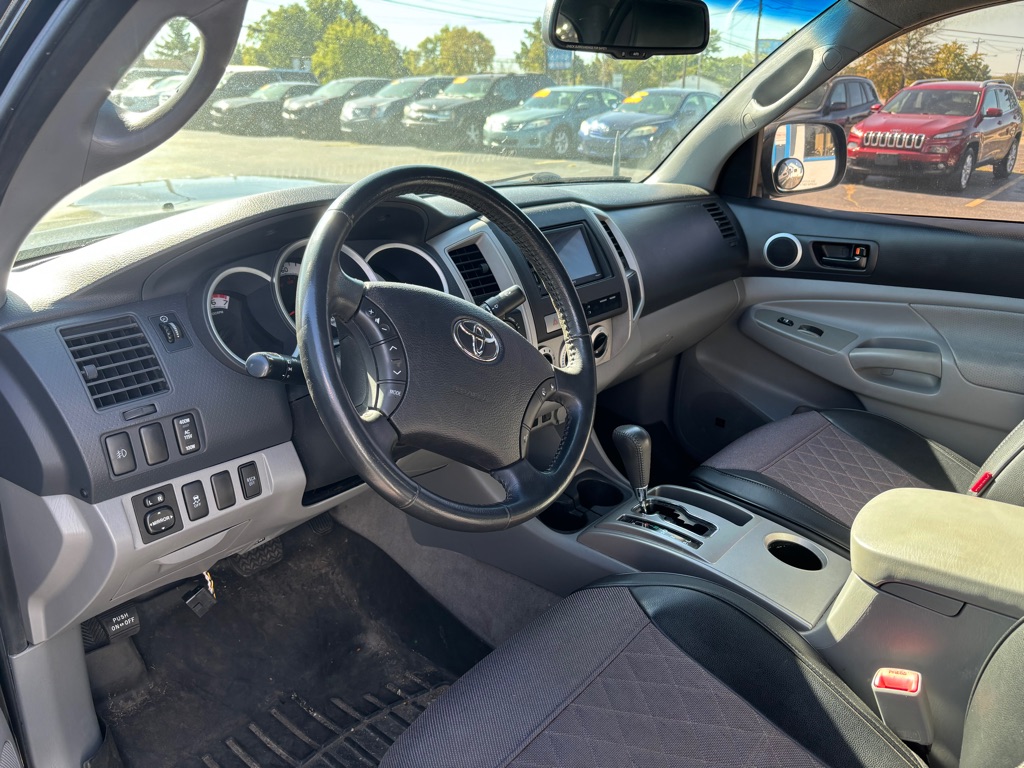 Photo 8 of this TOYOTA TACOMA