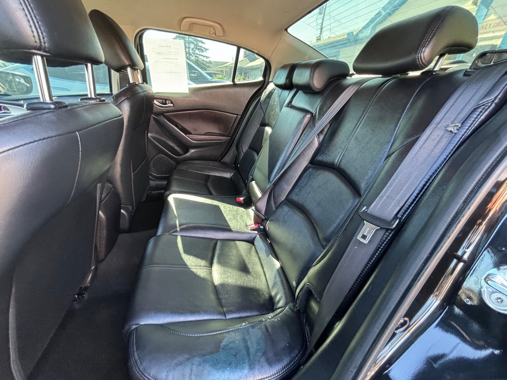 Photo 10 of this MAZDA 3