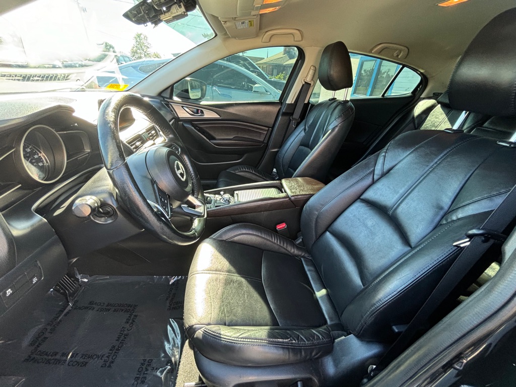Photo 8 of this MAZDA 3