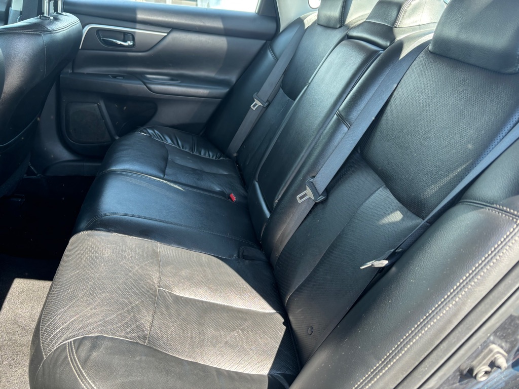 Photo 10 of this NISSAN ALTIMA