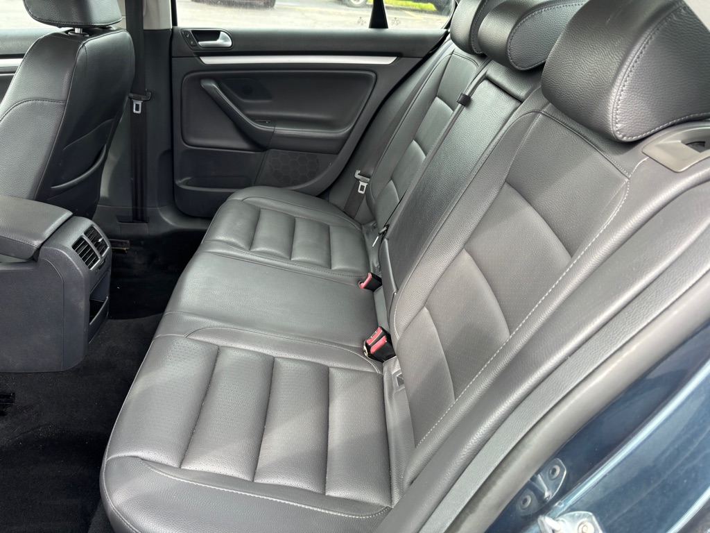 Photo 9 of this VOLKSWAGEN JETTA