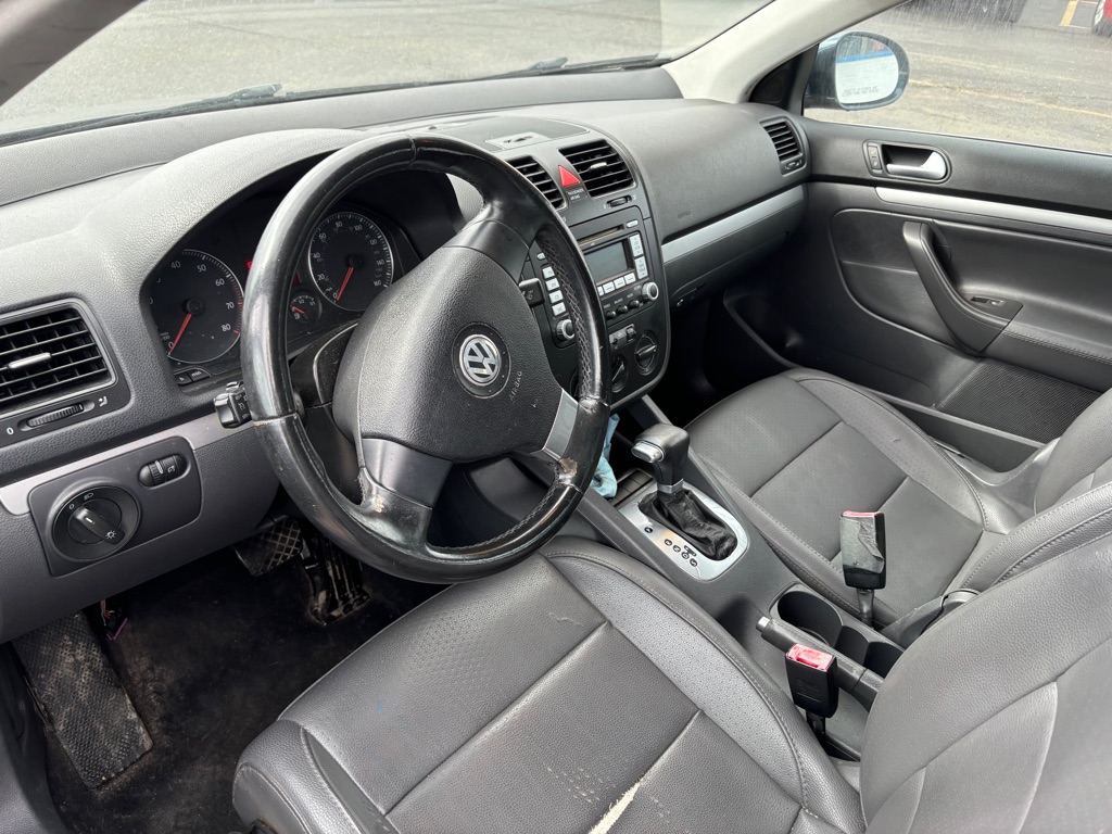 Photo 8 of this VOLKSWAGEN JETTA