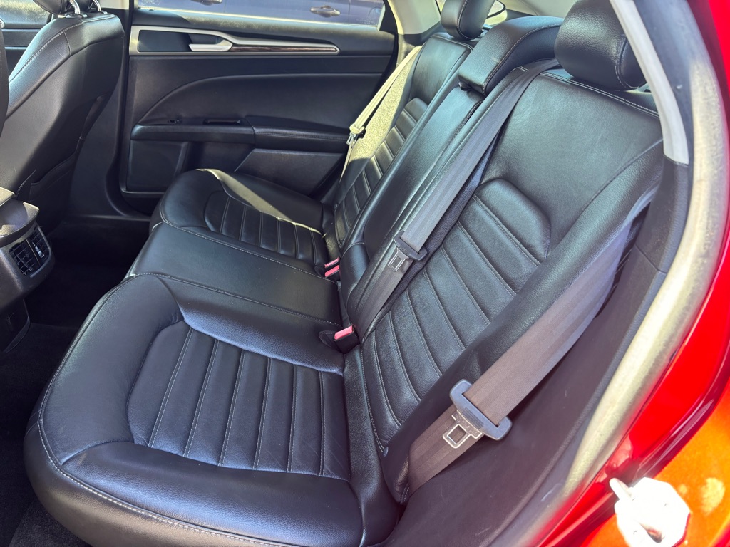 Photo 10 of this FORD FUSION