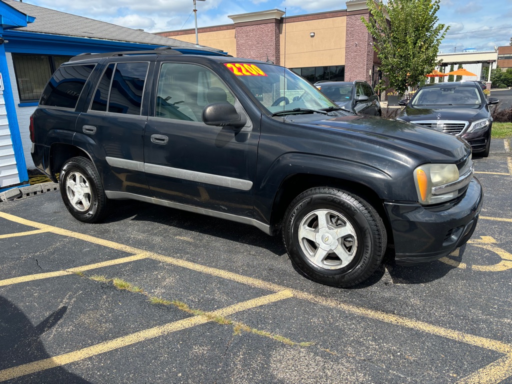Photo 3 of this CHEVROLET TRAILBLAZER