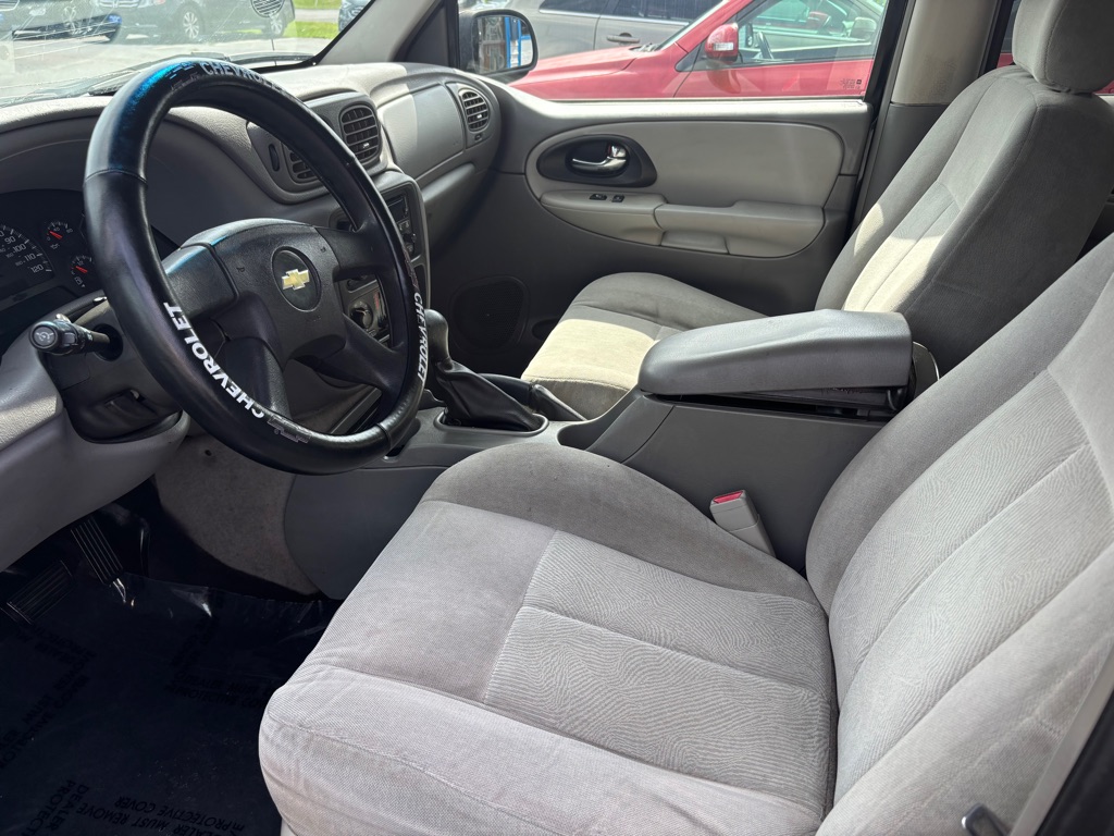 Photo 7 of this CHEVROLET TRAILBLAZER