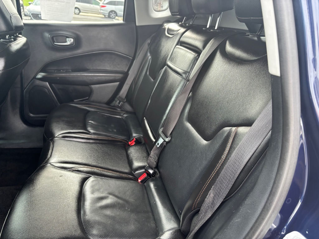Photo 10 of this JEEP COMPASS