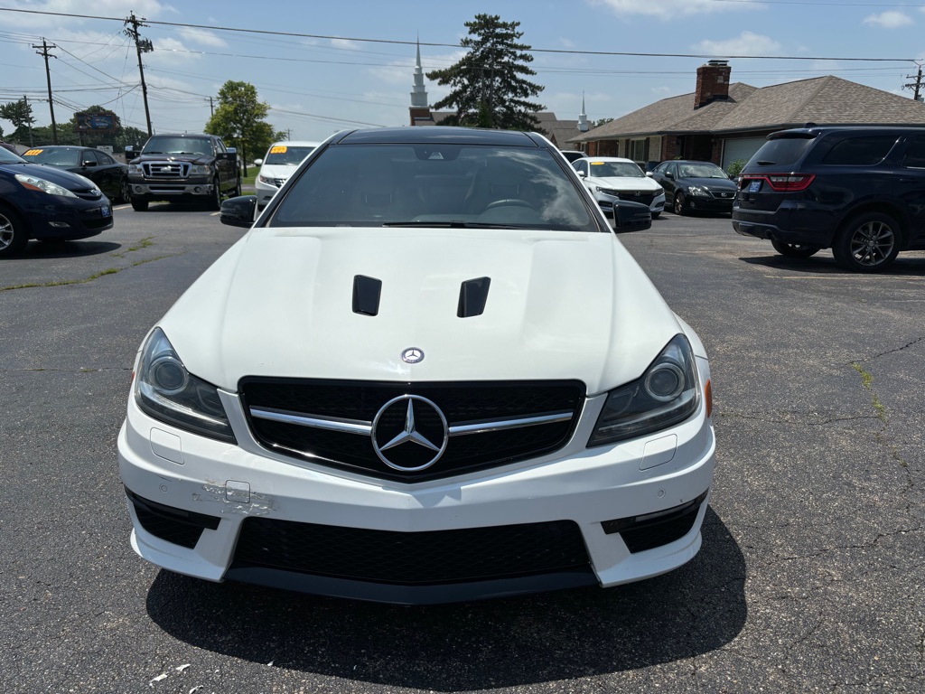 Photo 2 of this MERCEDES-BENZ C-CLASS