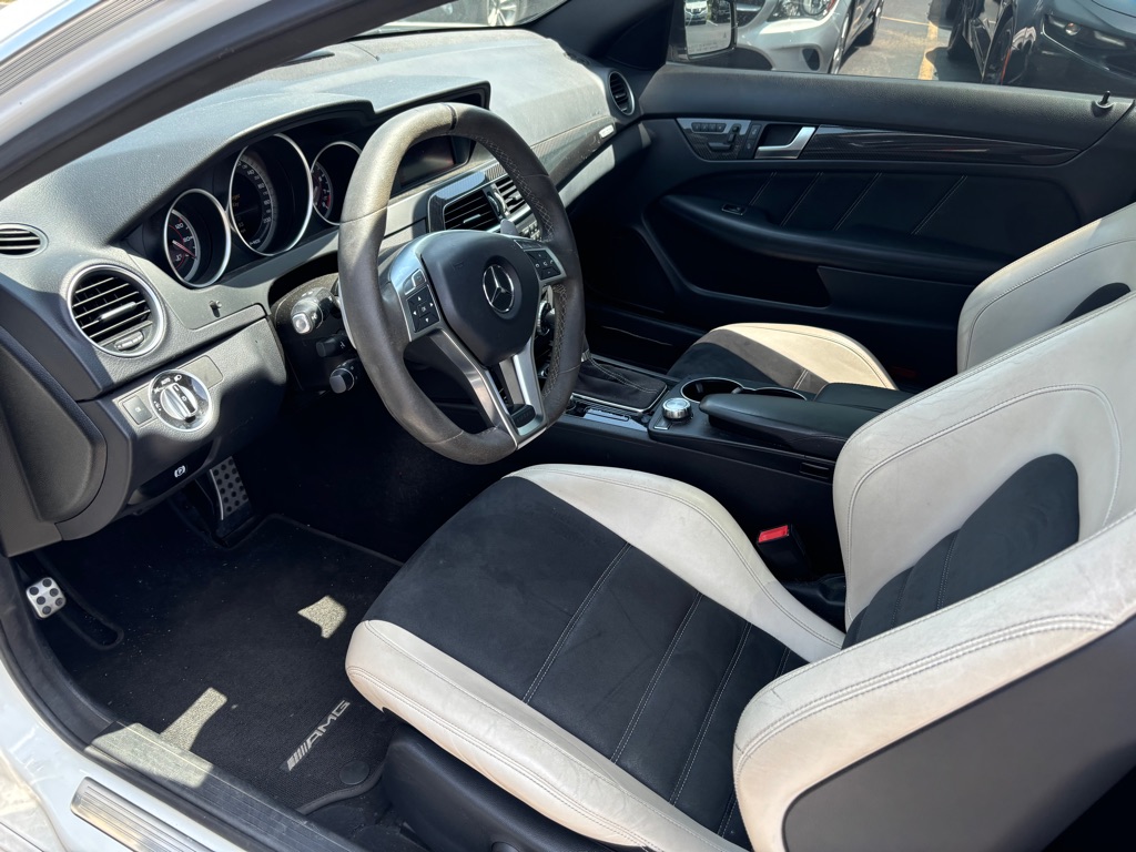 Photo 7 of this MERCEDES-BENZ C-CLASS