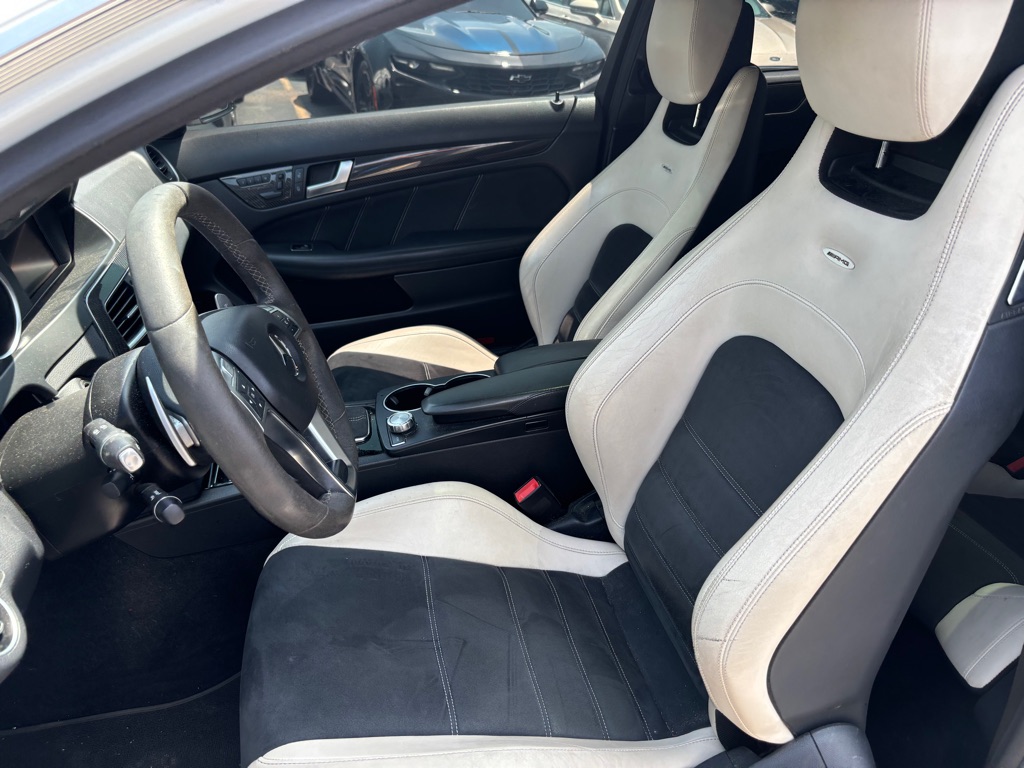 Photo 8 of this MERCEDES-BENZ C-CLASS