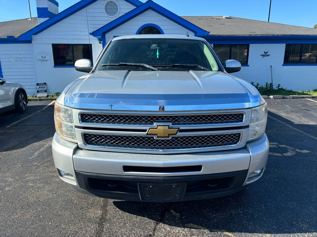 Photo 2 of this CHEVROLET SILVERADO 1500