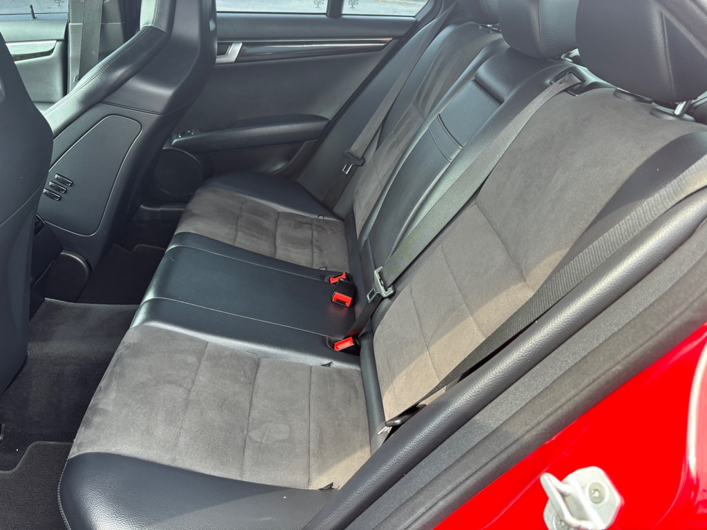 Photo 9 of this MERCEDES-BENZ C-CLASS