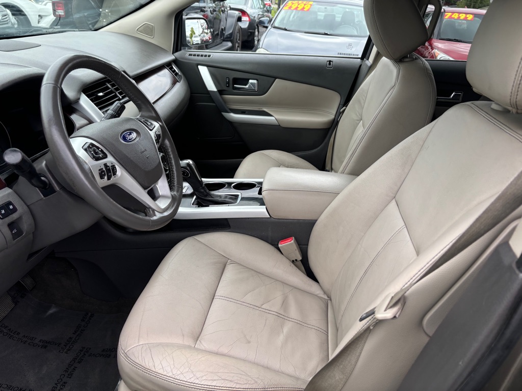 Photo 7 of this FORD EDGE