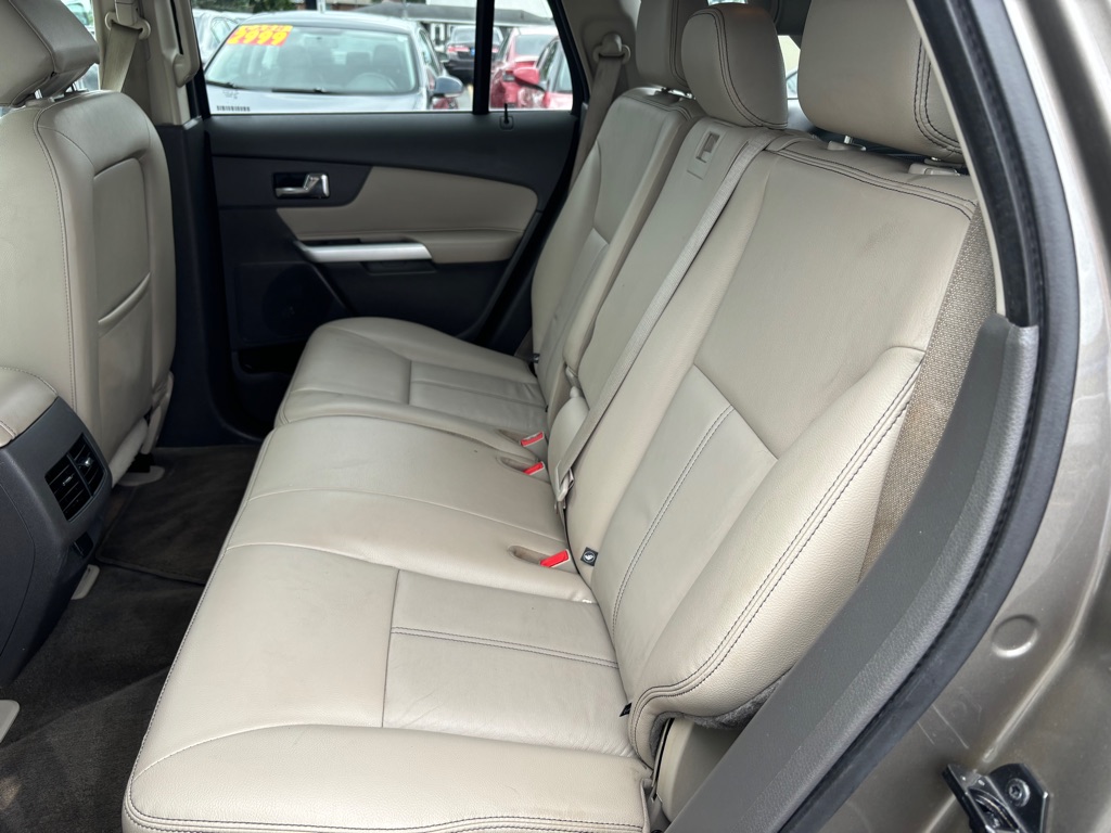 Photo 9 of this FORD EDGE