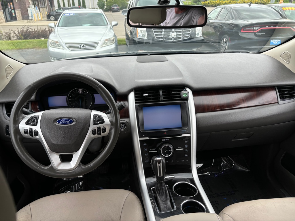 Photo 10 of this FORD EDGE