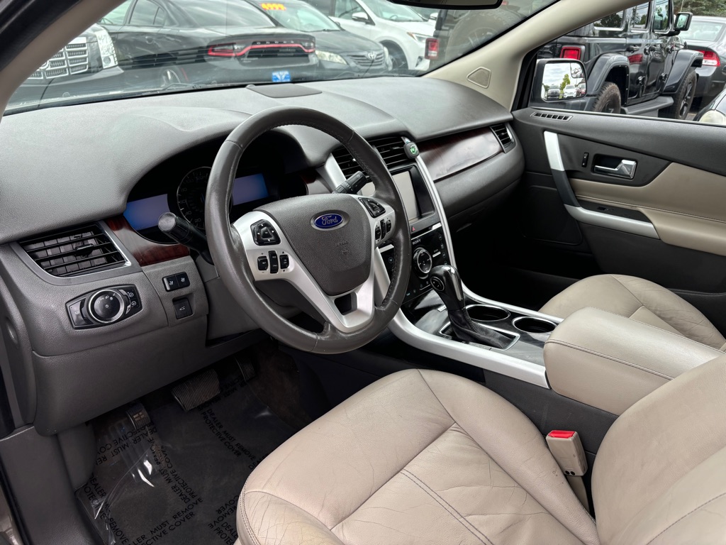 Photo 8 of this FORD EDGE