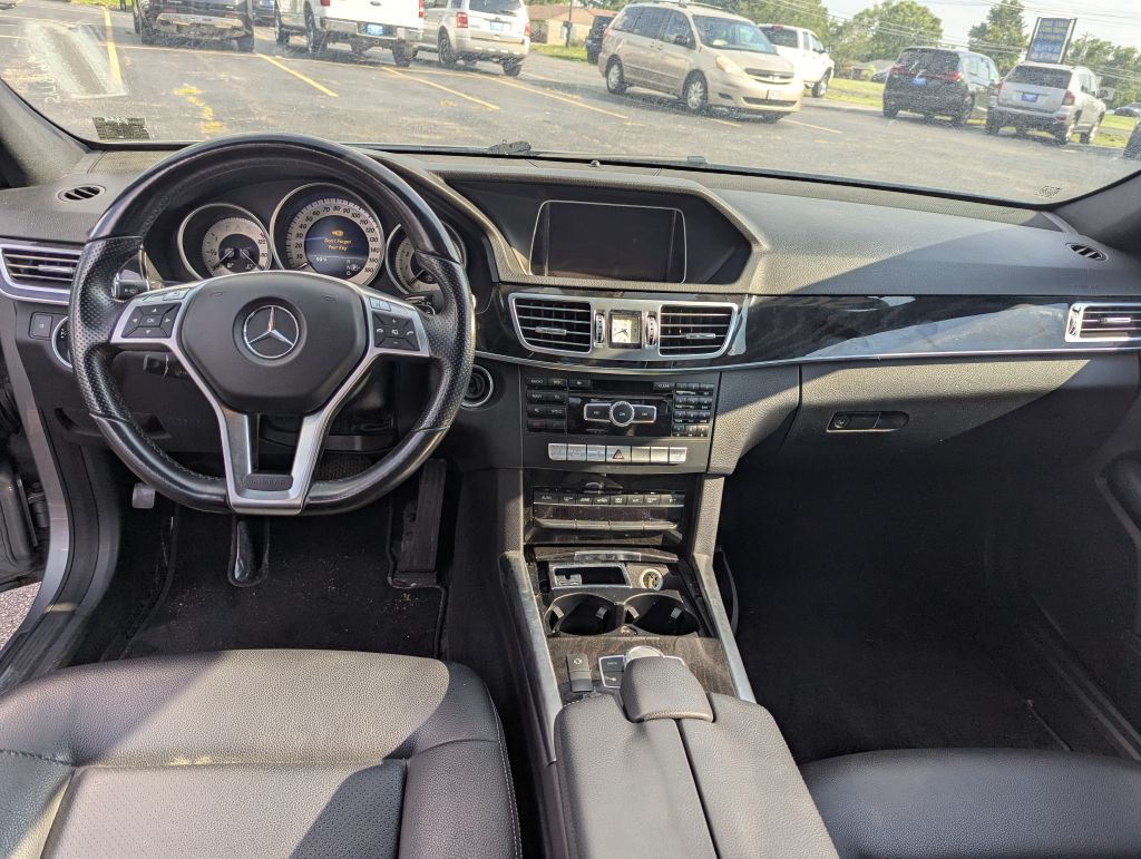 Photo 6 of this MERCEDES-BENZ E-CLASS