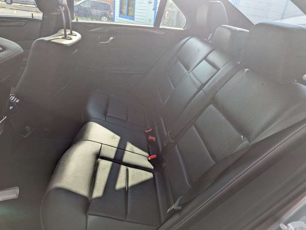 Photo 7 of this MERCEDES-BENZ E-CLASS