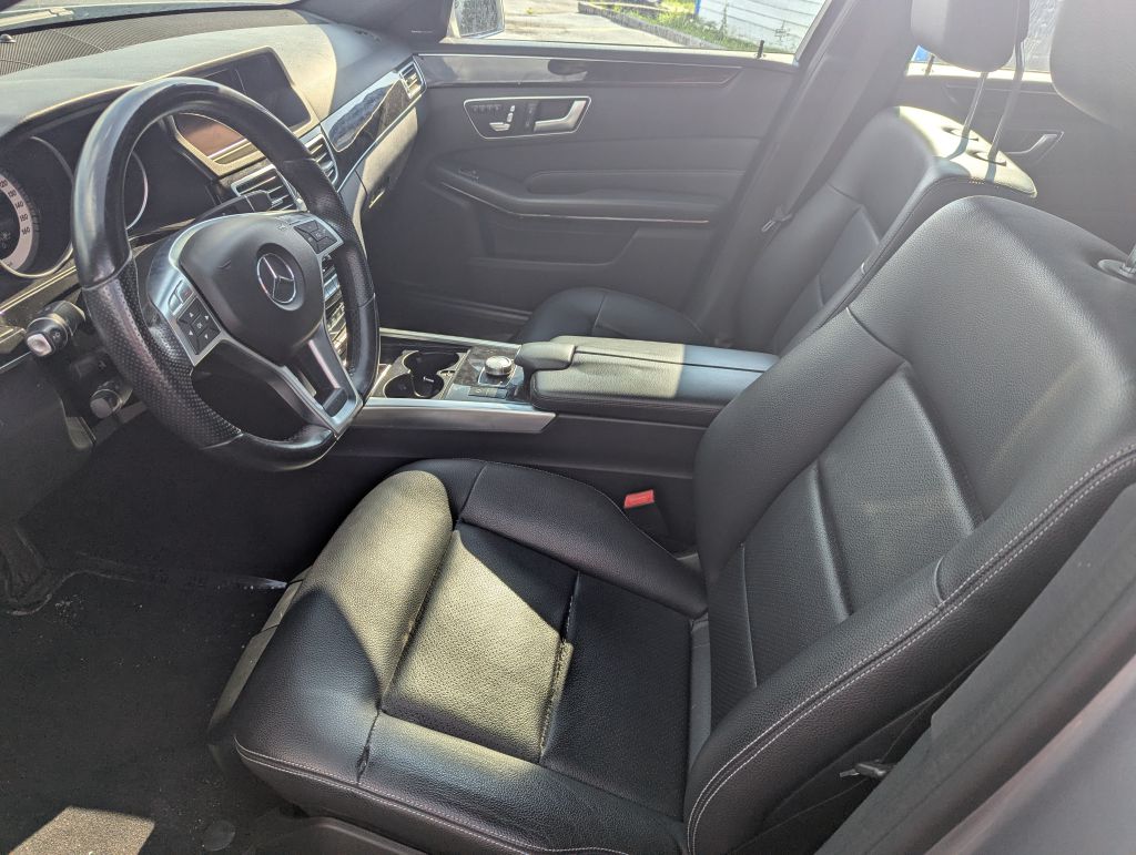 Photo 5 of this MERCEDES-BENZ E-CLASS