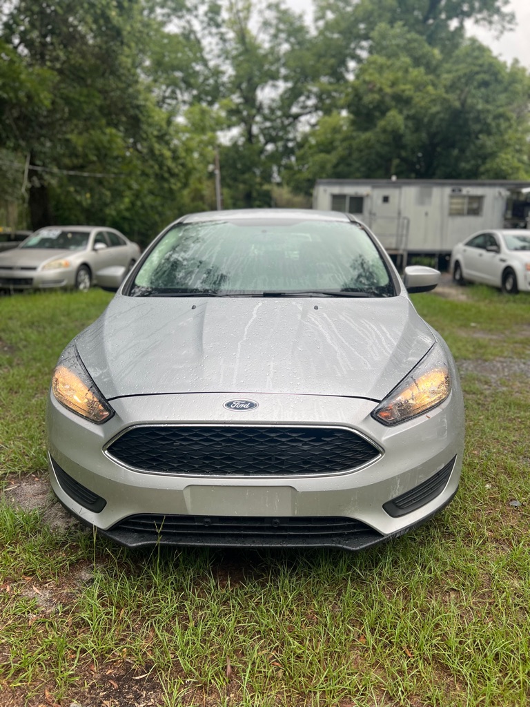 Photo 2 of this FORD FOCUS