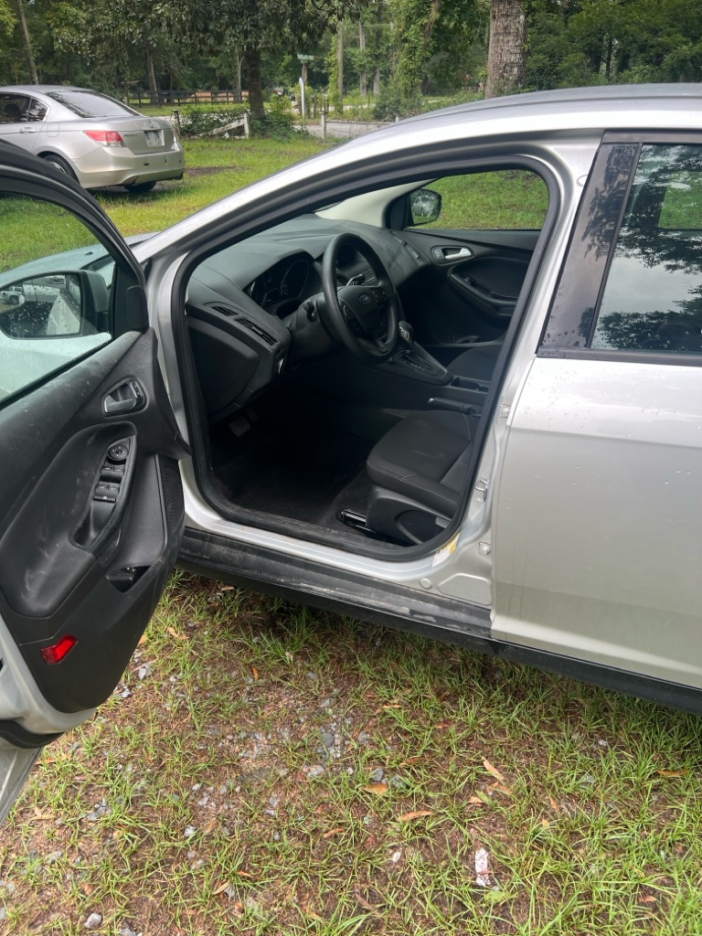 Photo 9 of this FORD FOCUS