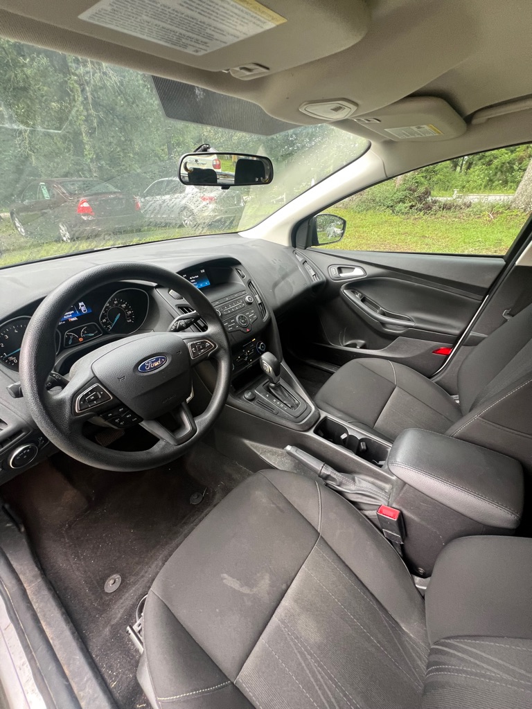 Photo 13 of this FORD FOCUS
