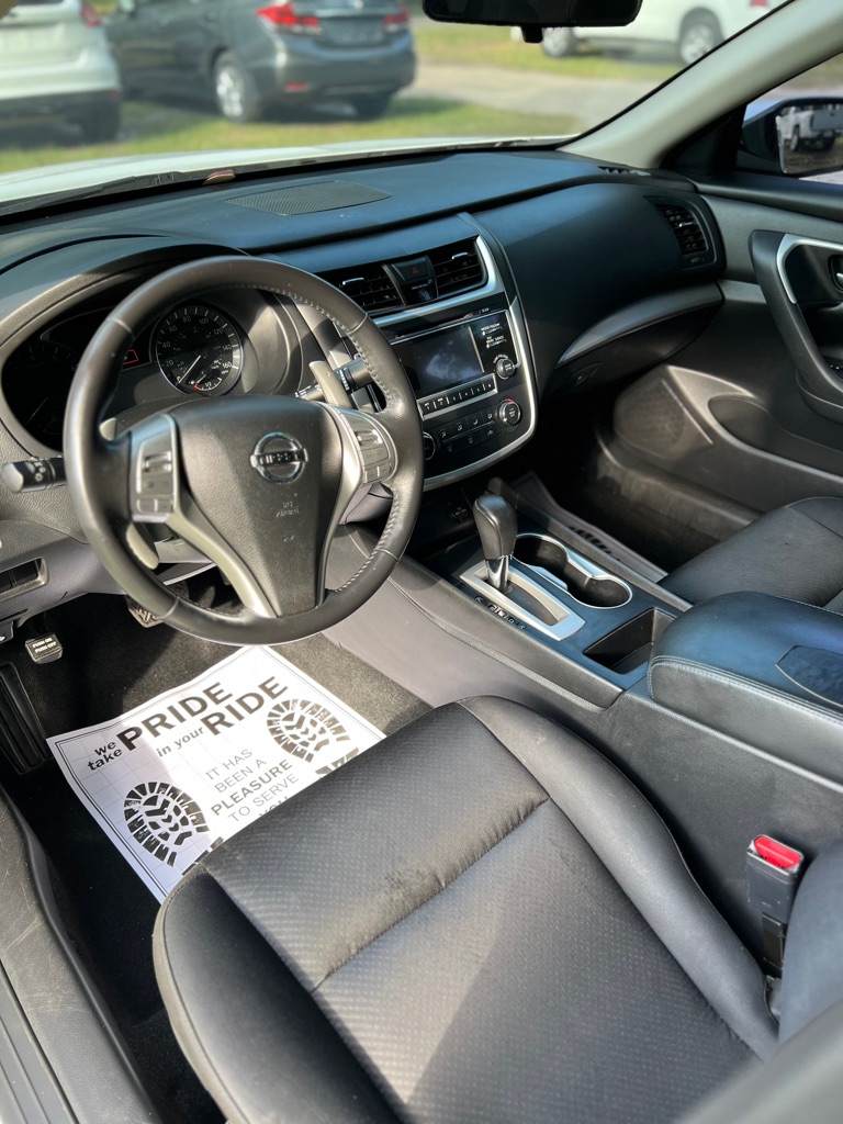 Photo 9 of this NISSAN ALTIMA
