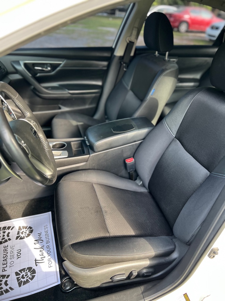 Photo 10 of this NISSAN ALTIMA