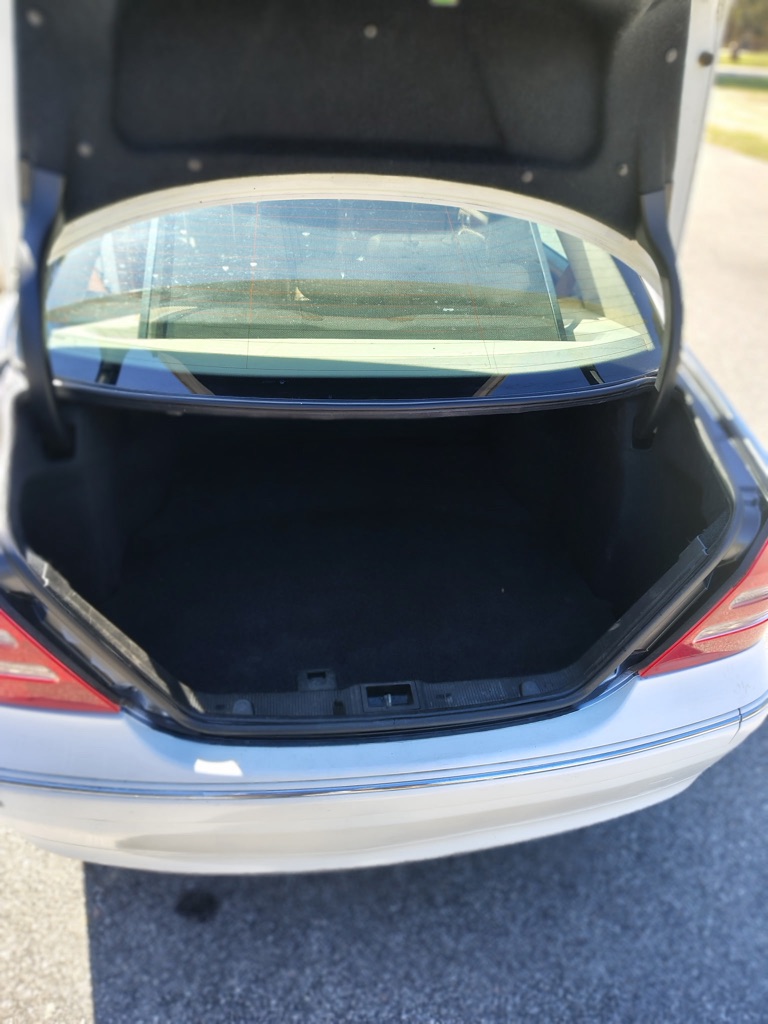 Photo 16 of this MERCEDES-BENZ C-CLASS
