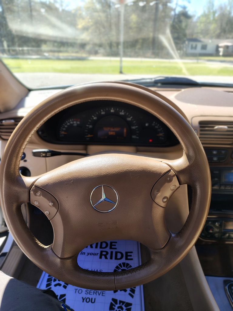 Photo 11 of this MERCEDES-BENZ C-CLASS