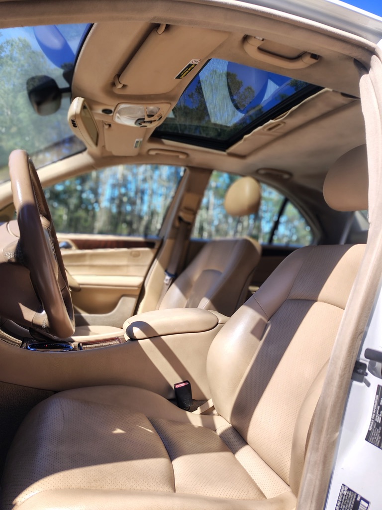 Photo 12 of this MERCEDES-BENZ C-CLASS