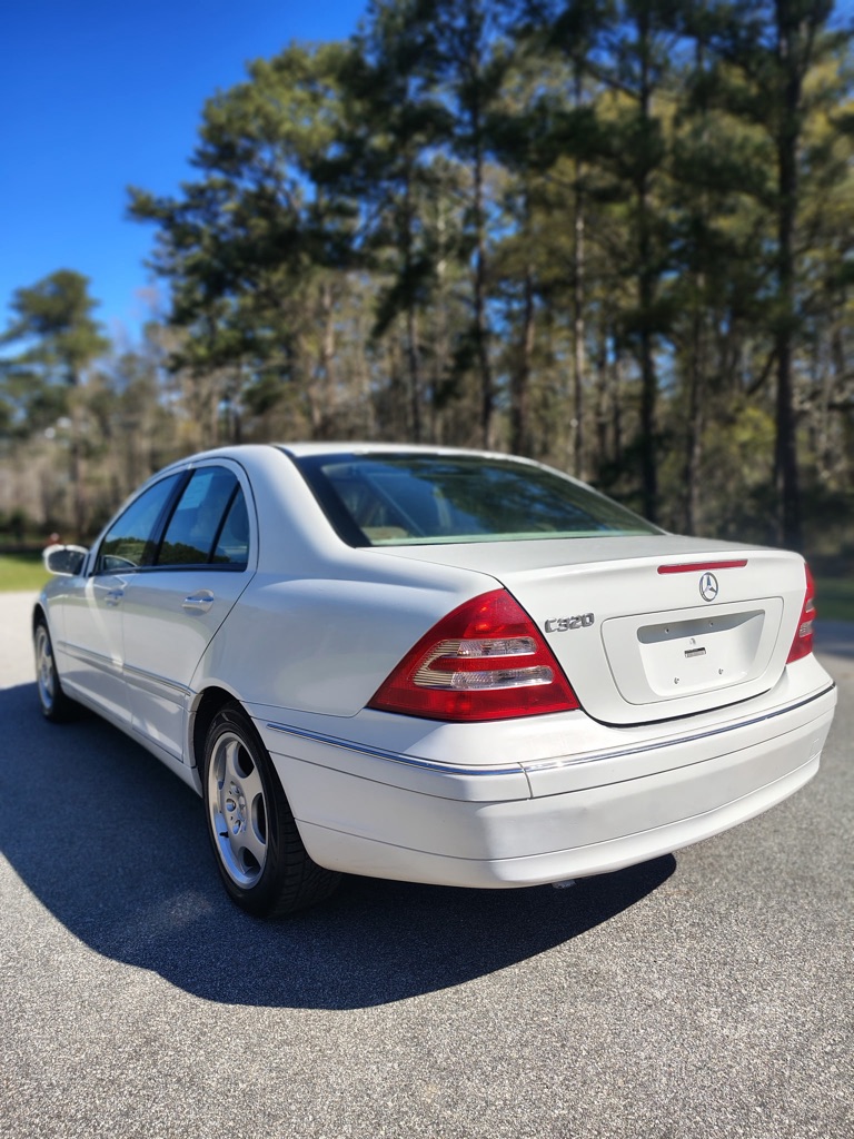 Photo 7 of this MERCEDES-BENZ C-CLASS
