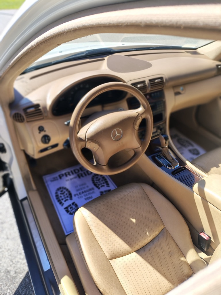 Photo 10 of this MERCEDES-BENZ C-CLASS