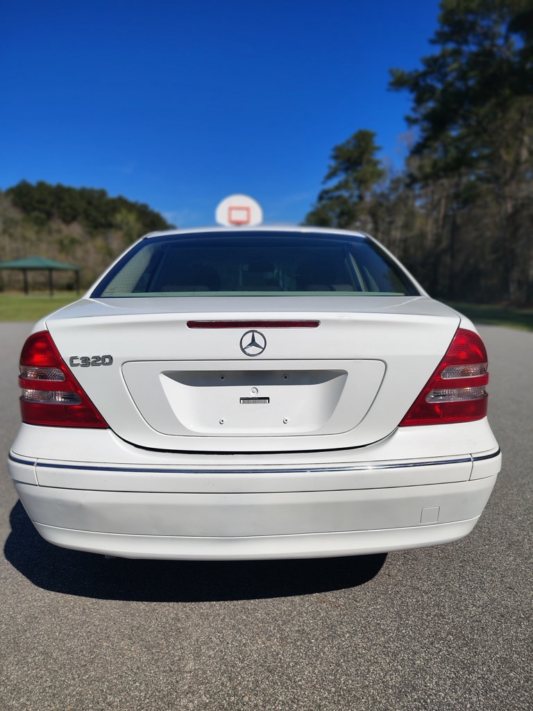 Photo 6 of this MERCEDES-BENZ C-CLASS