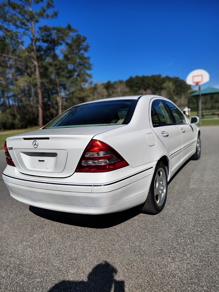 Photo 5 of this MERCEDES-BENZ C-CLASS