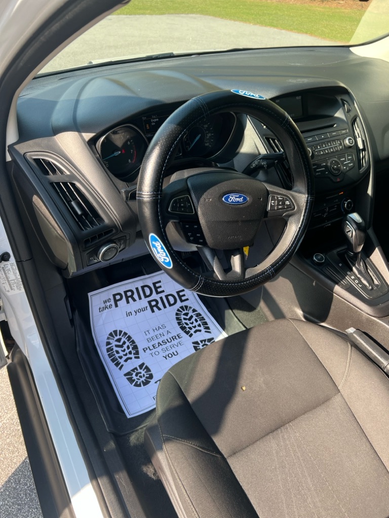 Photo 10 of this FORD FOCUS
