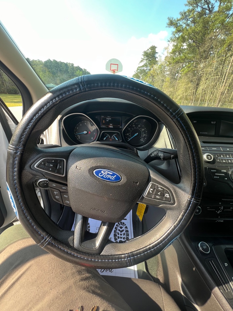 Photo 11 of this FORD FOCUS