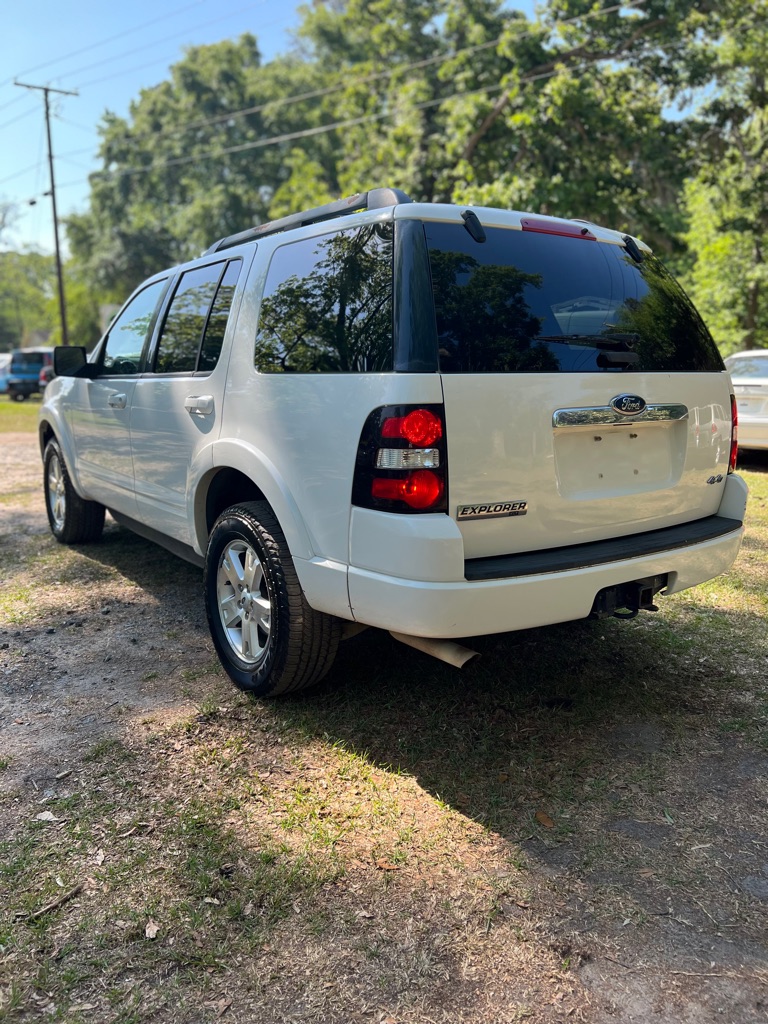 Photo 7 of this FORD EXPLORER