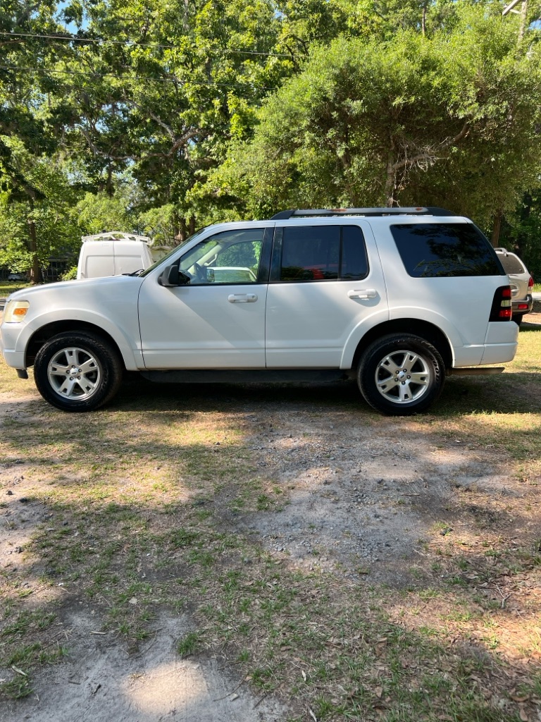 Photo 8 of this FORD EXPLORER