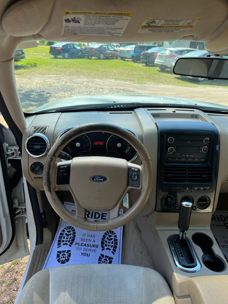 Photo 11 of this FORD EXPLORER
