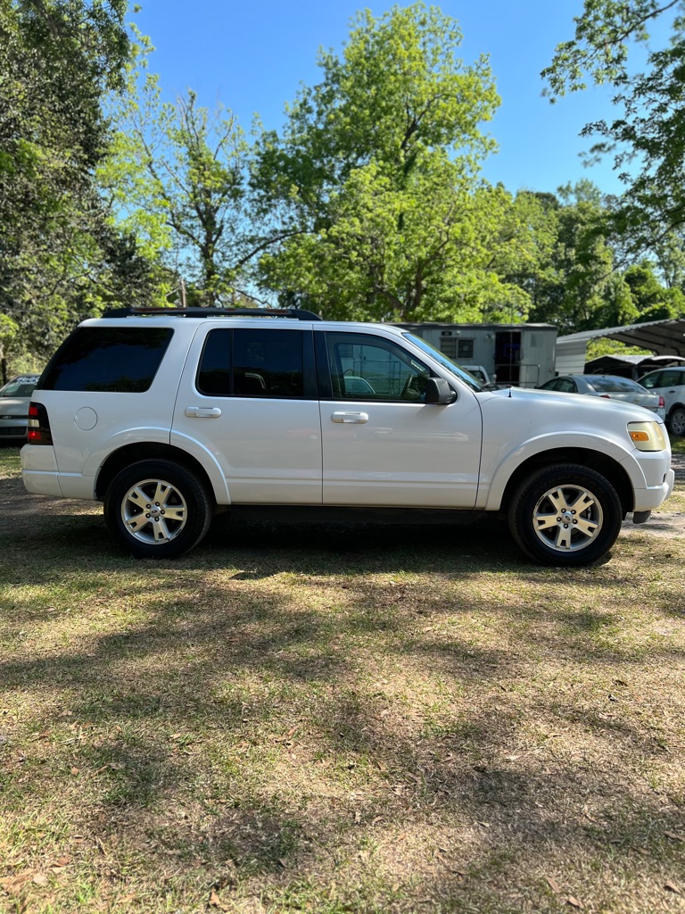 Photo 4 of this FORD EXPLORER