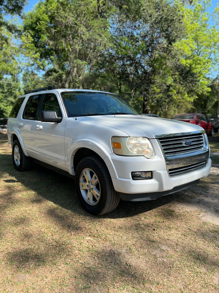 Photo 3 of this FORD EXPLORER