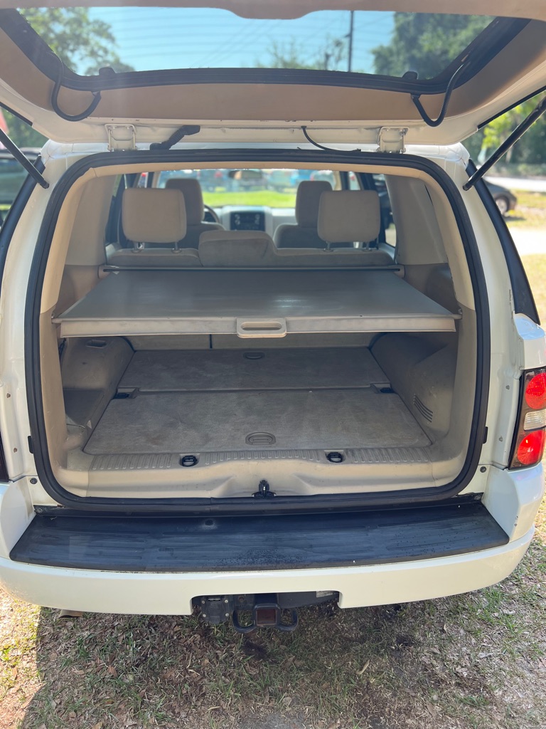 Photo 14 of this FORD EXPLORER