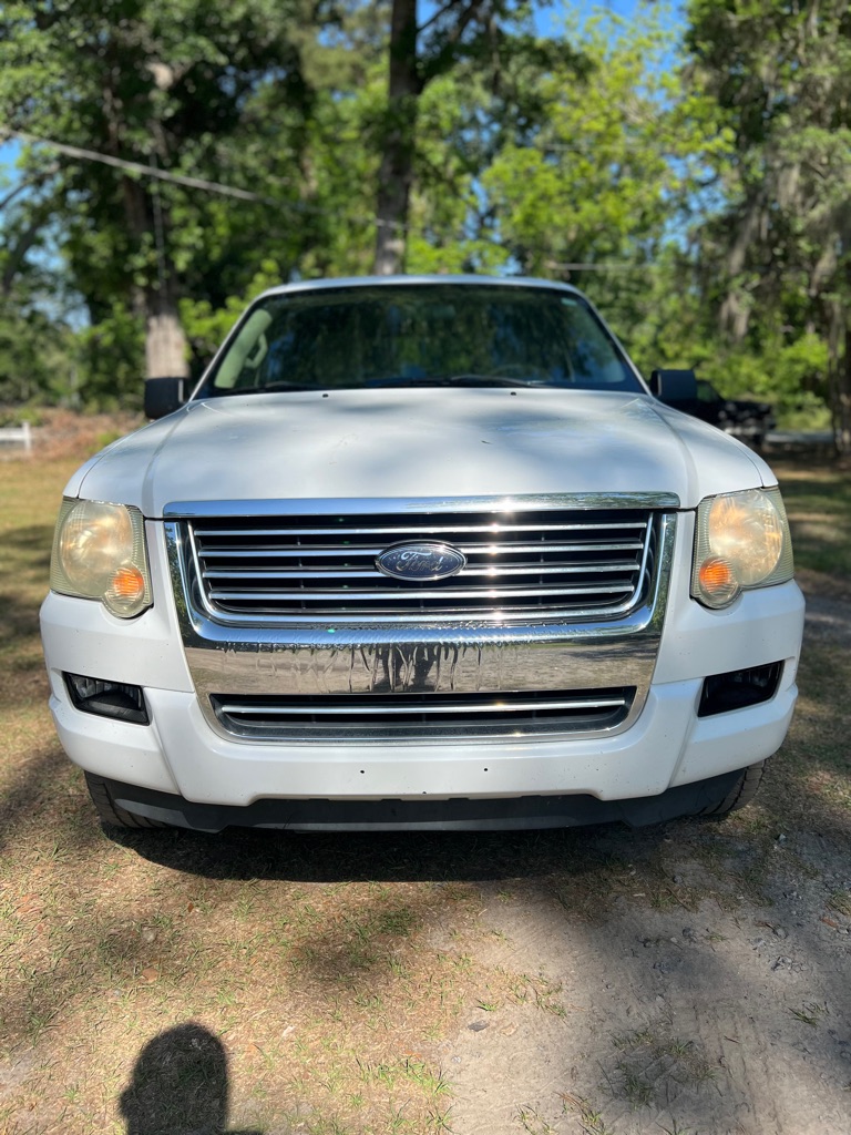 Photo 2 of this FORD EXPLORER