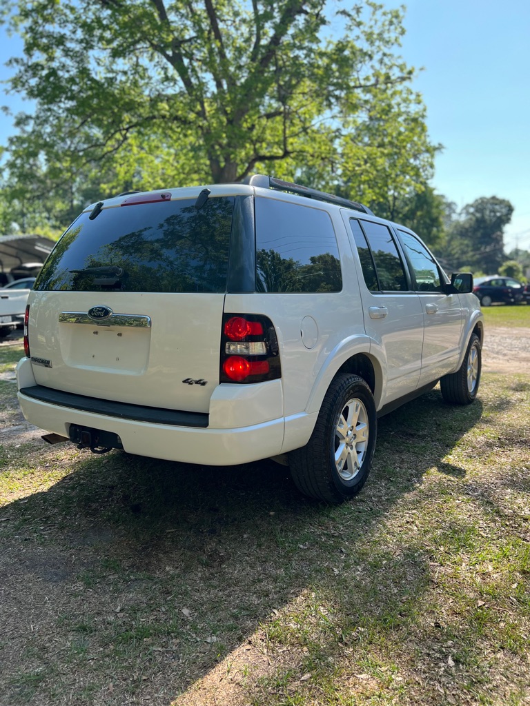 Photo 5 of this FORD EXPLORER