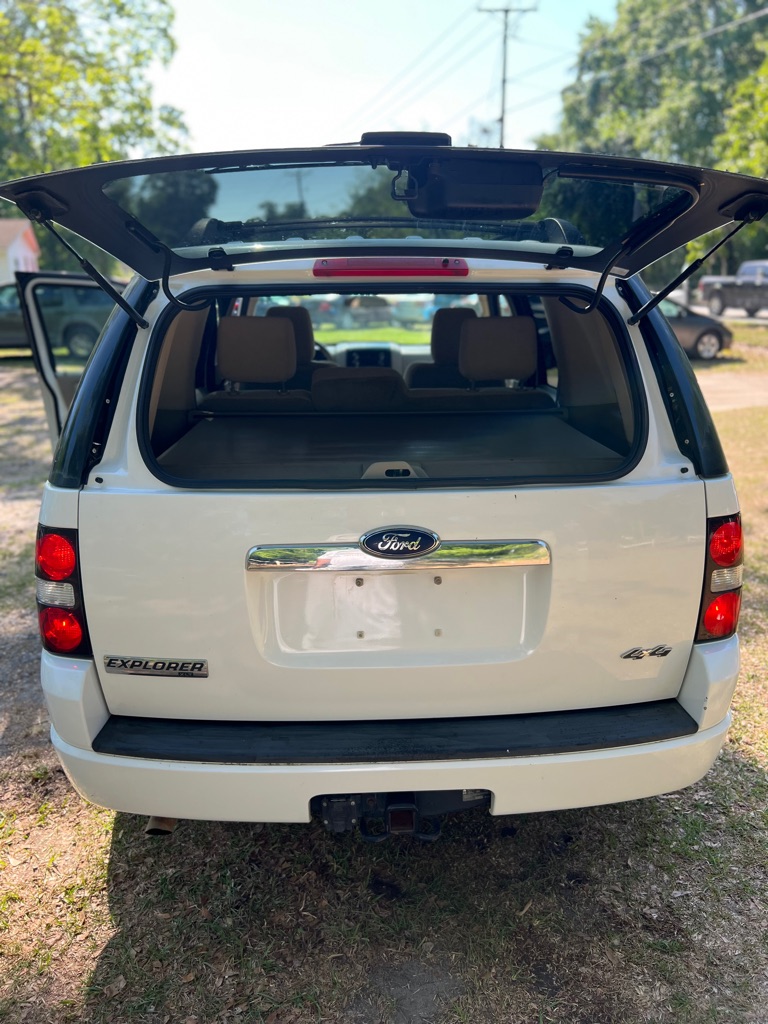 Photo 15 of this FORD EXPLORER