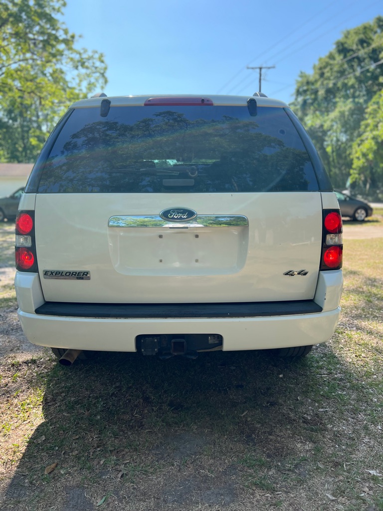 Photo 6 of this FORD EXPLORER